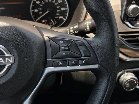 Used 2025 Nissan Altima 2.5 SV FWD image 18