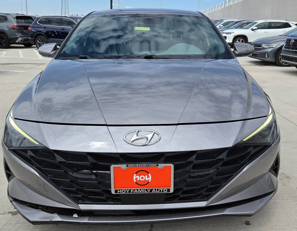 Used 2023 Hyundai Elantra SEL w/ Convenience Package FWD image 3