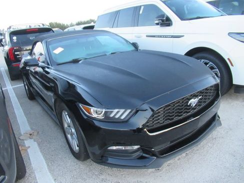 Used 2015 Ford Mustang Convertible RWD image 1