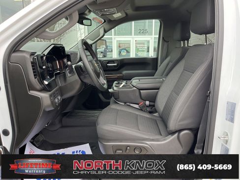 Used 2024 Chevrolet Silverado 2500 LT w/ Convenience Package image 3