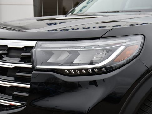 Used 2025 Ford Explorer Active AWD/4WD image 41