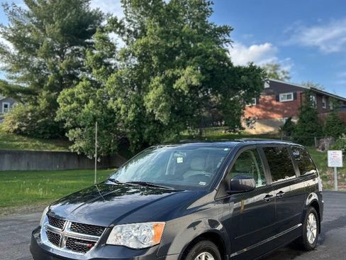 Used 2013 Dodge Grand Caravan SXT FWD image 3