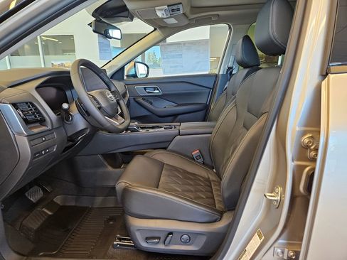 New 2026 Nissan Rogue Platinum image 14