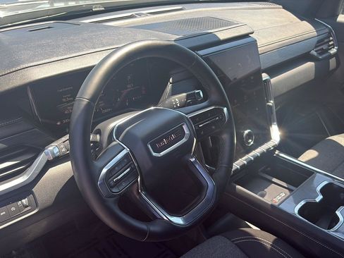 Used 2025 GMC Acadia Elevation AWD/4WD image 30