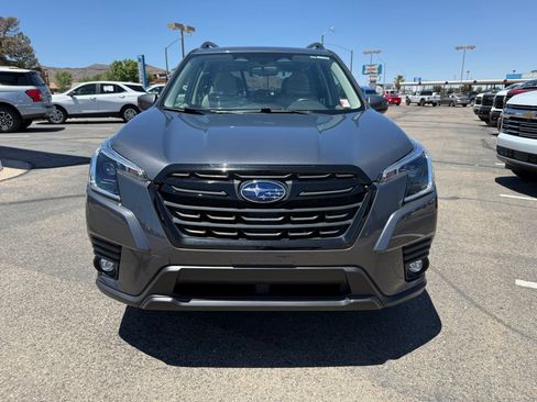 Used 2024 Subaru Forester Premium AWD/4WD image 2