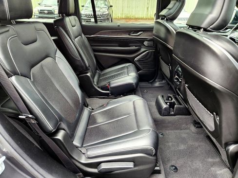 Used 2022 Jeep Grand Cherokee L Overland w/ Luxury Tech Group IV image 15