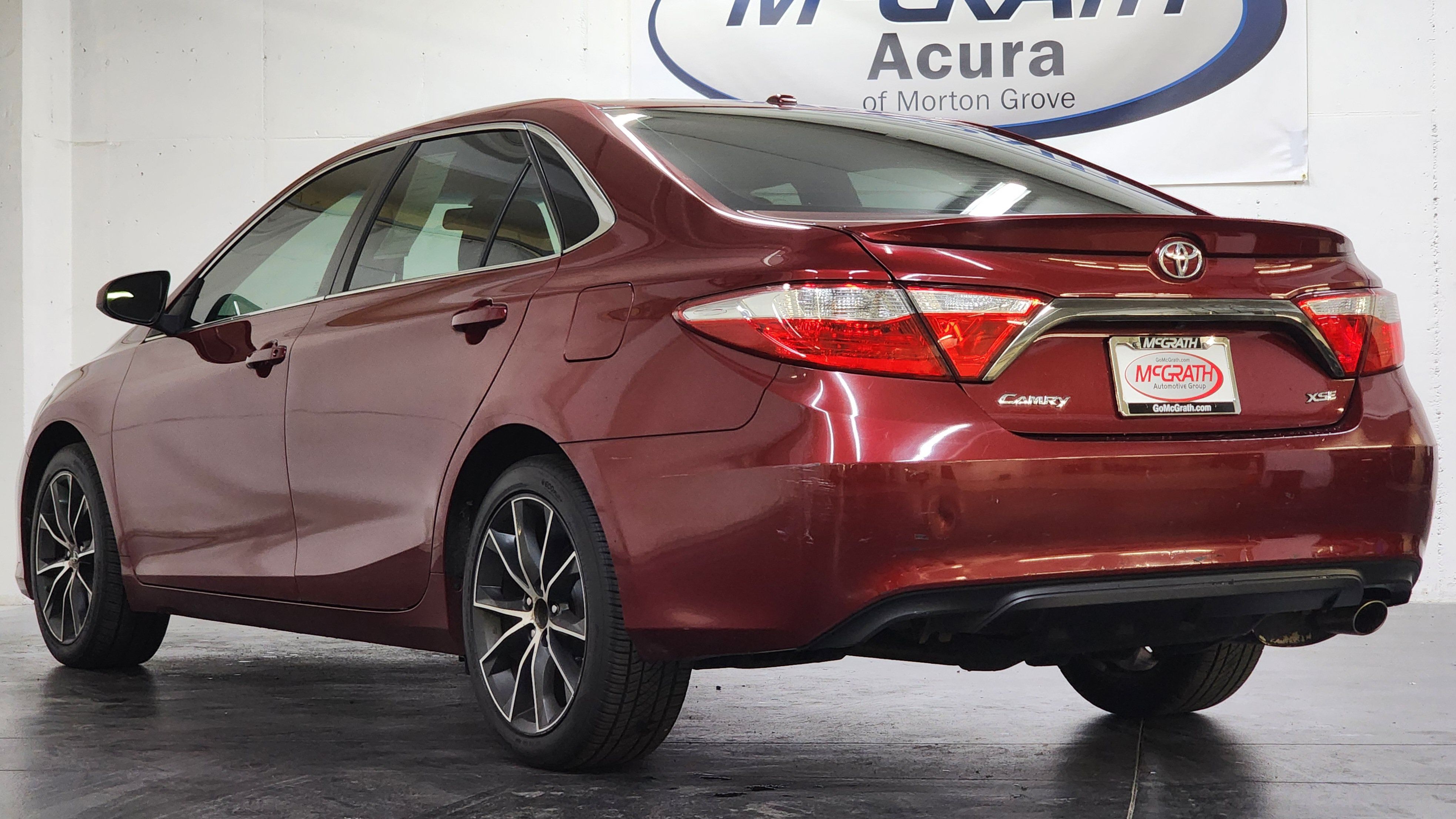 Used 2016 Toyota Camry XSE w/ Moonroof Package FWD image 9
