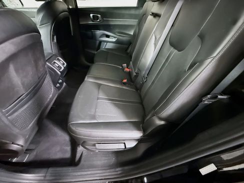 Used 2022 Kia Sorento S image 28