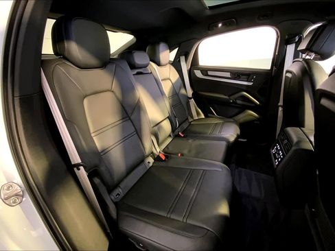 Used 2024 Porsche Cayenne Coupe image 23