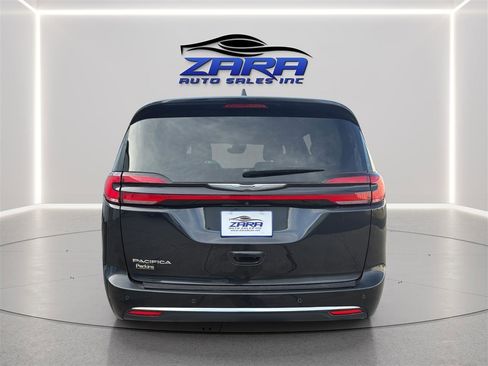 Used 2022 Chrysler Pacifica Touring-L FWD image 6