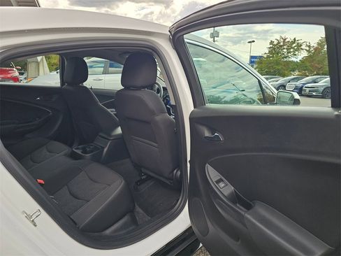 Used 2018 Chevrolet Volt LT image 15