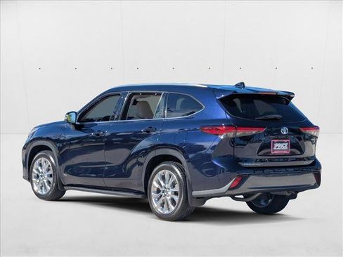 Used 2023 Toyota Highlander Limited image 8