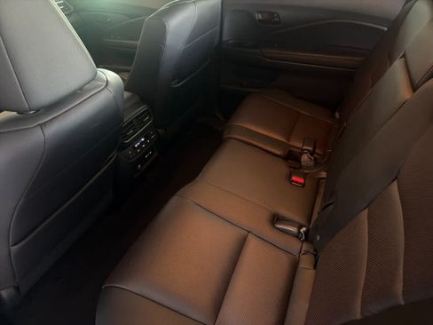 Used 2025 Honda Passport Black Edition image 4