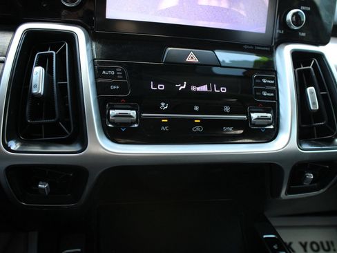 Used 2021 Kia Sorento EX w/ Panoramic Sunroof Package AWD/4WD image 43