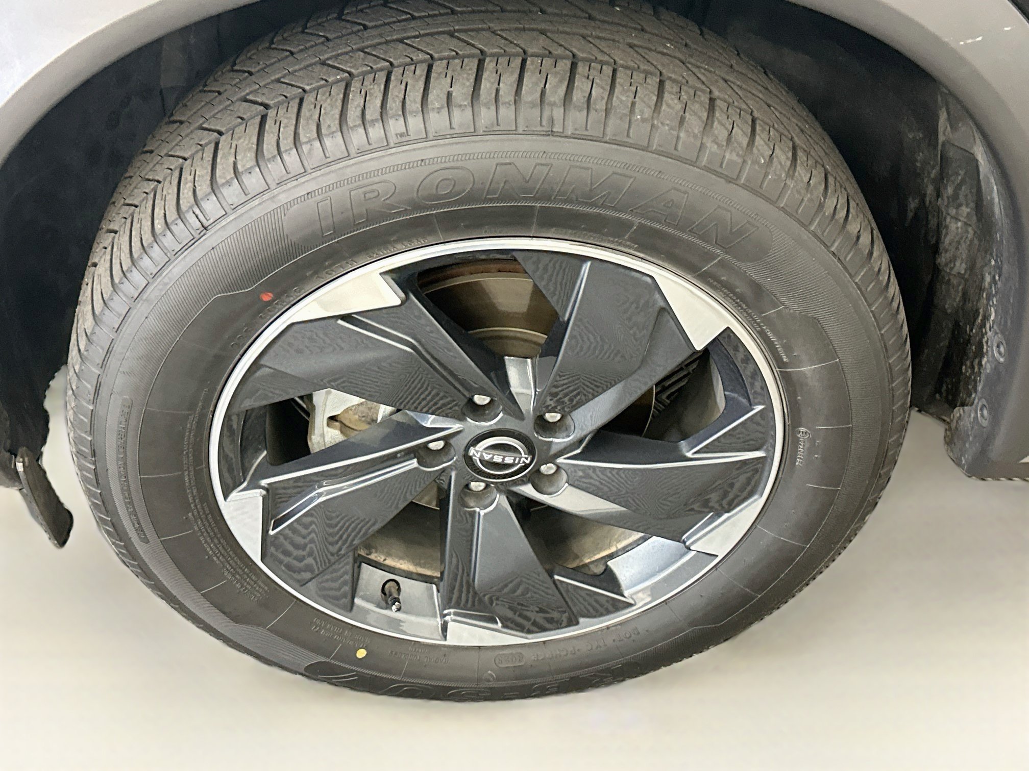 Used 2025 Nissan Rogue SV AWD/4WD image 35
