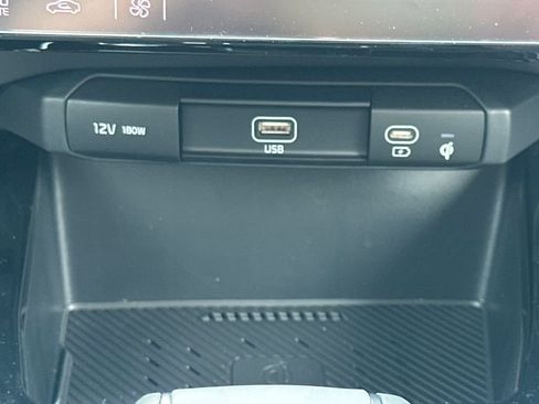 New 2025 Kia Niro EX image 22