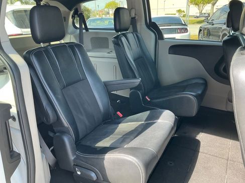 Used 2019 Dodge Grand Caravan SXT image 13
