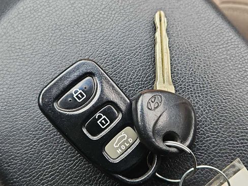 Used 2016 Hyundai Elantra SE image 31