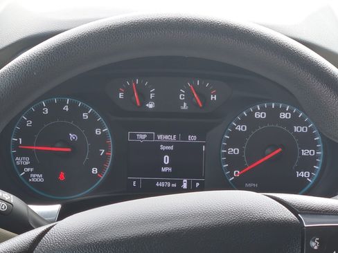 Used 2022 Chevrolet Traverse LS image 21