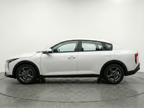 Used 2025 Kia K4 LXS image 5