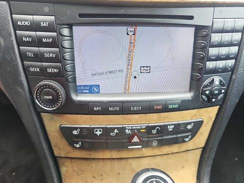 Used 2008 Mercedes-Benz E 550 Sedan image 13