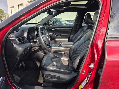 Used 2021 Toyota Highlander XSE image 23