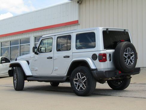 Used 2024 Jeep Wrangler Sahara image 10