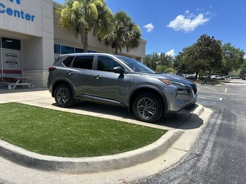 Used 2023 Nissan Rogue S AWD/4WD image 2