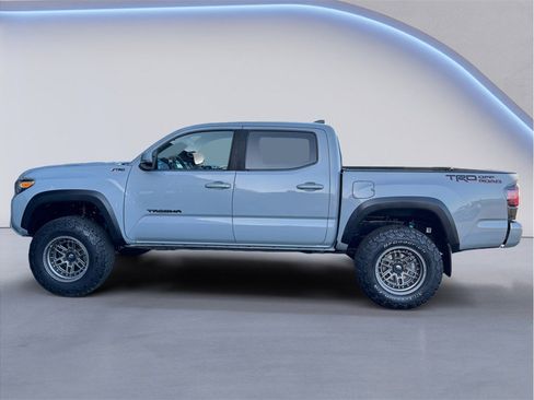 Used 2019 Toyota Tacoma TRD Off-Road w/ Technology Package image 3