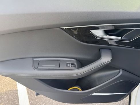 Used 2024 Audi Q8 Premium Plus image 39