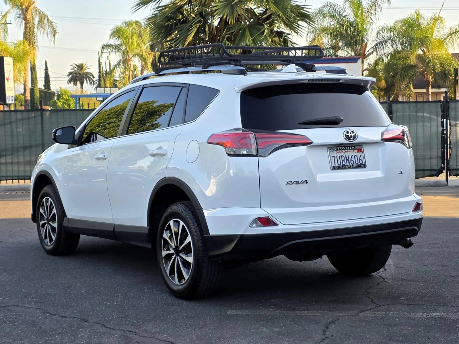Used 2017 Toyota RAV4 LE FWD image 4