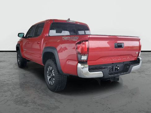 Used 2018 Toyota Tacoma TRD Off-Road AWD/4WD image 4