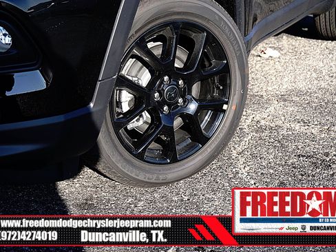 New 2026 Jeep Compass Latitude image 9