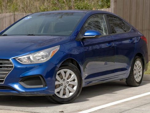 Used 2020 Hyundai Accent SE w/ Cargo Package image 6