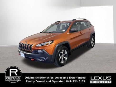 Used 2015 Jeep Cherokee Trailhawk w/ Cold Weather Group AWD/4WD image 2