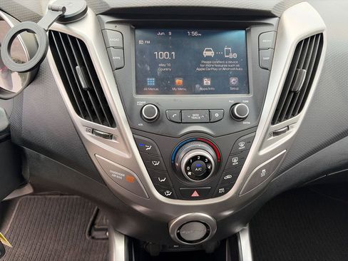 Used 2017 Hyundai Veloster FWD image 17
