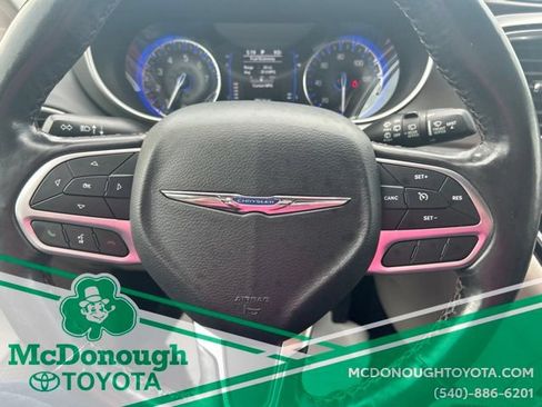 Used 2020 Chrysler Pacifica Touring-L FWD image 19