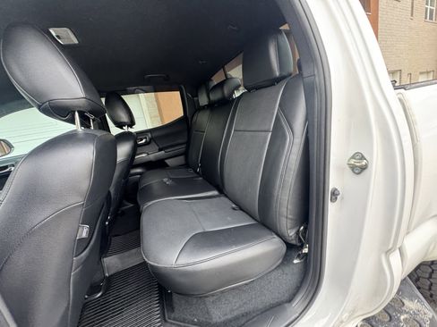 Used 2018 Toyota Tacoma TRD Off-Road w/ Technology Package image 26