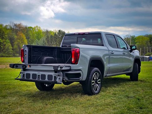 Used 2024 GMC Sierra 1500 AT4 w/ Technology Package AWD/4WD image 5