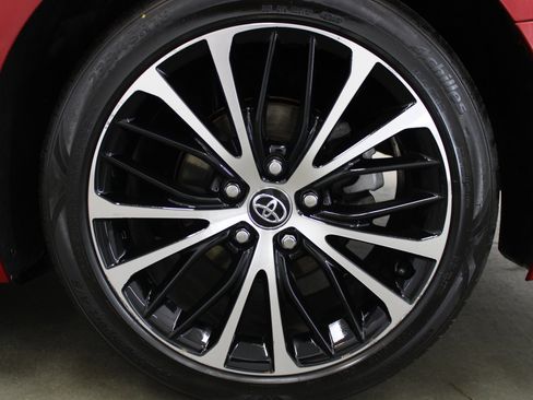 Used 2020 Toyota Camry SE image 8