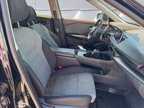 Used 2023 Nissan Rogue SV image 14