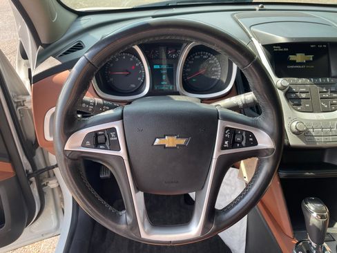 Used 2017 Chevrolet Equinox Premier w/ Enhanced Convenience Package FWD image 17