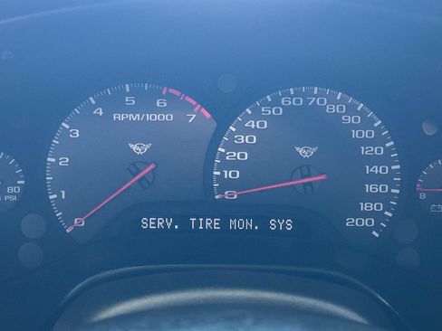 Used 1997 Chevrolet Corvette Coupe RWD image 21