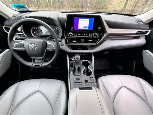 Used 2023 Toyota Highlander XLE image 15