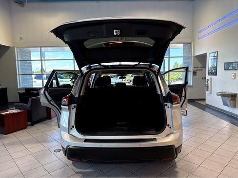 Used 2024 Nissan Rogue SV AWD/4WD image 11
