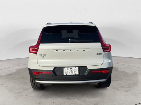 Certified 2025 Volvo XC40 B5 Core image 4