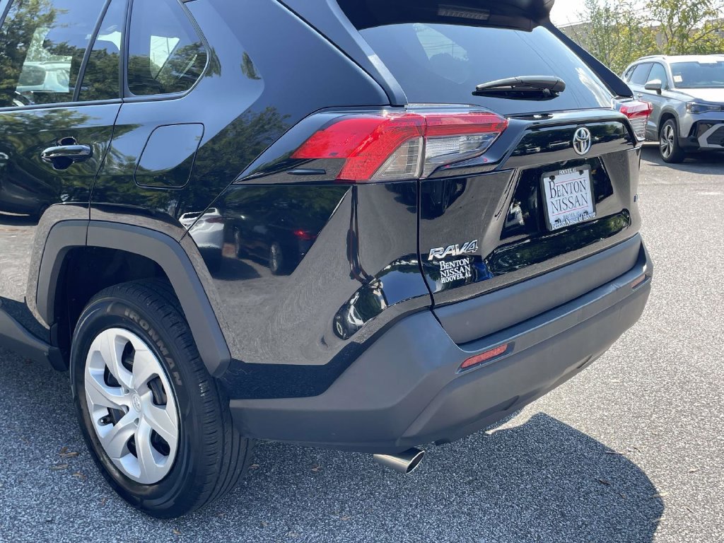 Used 2025 Toyota RAV4 LE FWD image 12