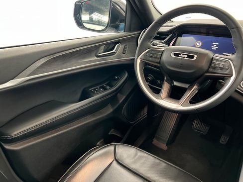 Used 2024 Jeep Grand Cherokee L Limited w/ Luxury Tech Group II image 11