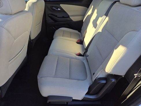 Used 2023 Chevrolet Traverse LS w/ Safety Package image 11