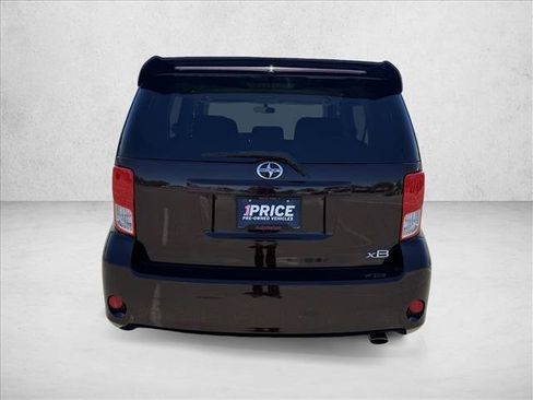 Used 2012 Scion xB FWD image 6